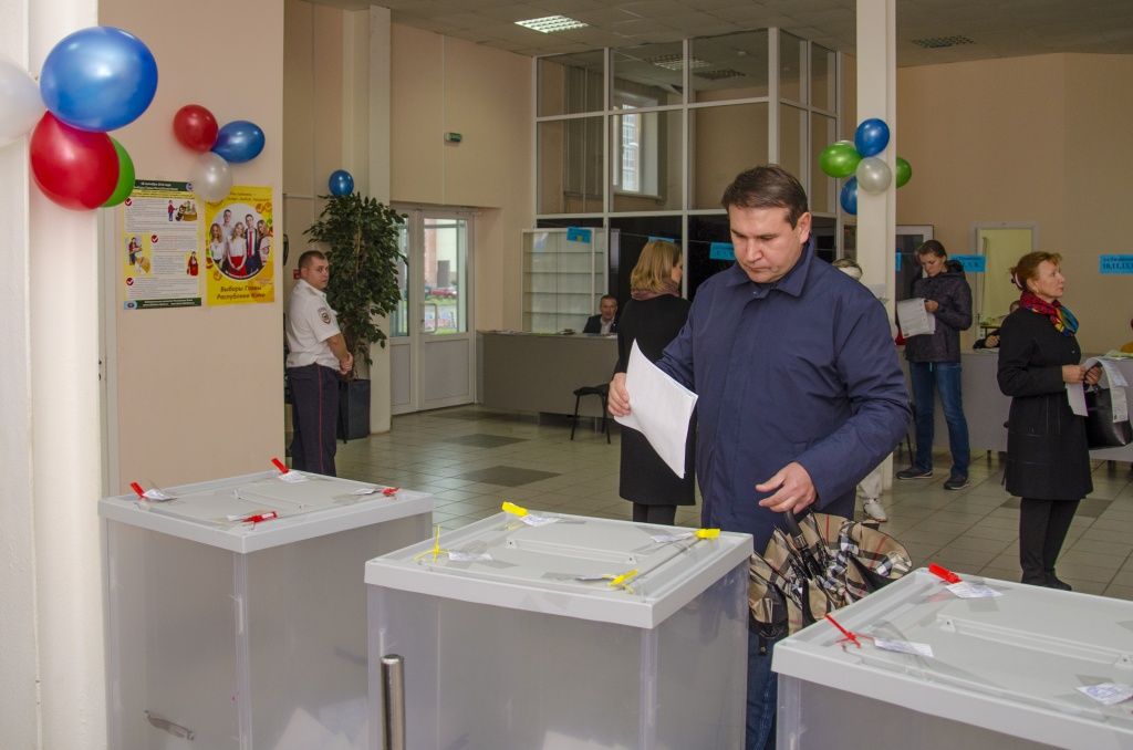 Набережная газовиков ухта зимой. Ухта работа сегодня. Цирюльник ухта юбилейная. Комистроймост ухта фото офиса водный торопова 2а. Работа ухта вакансии.